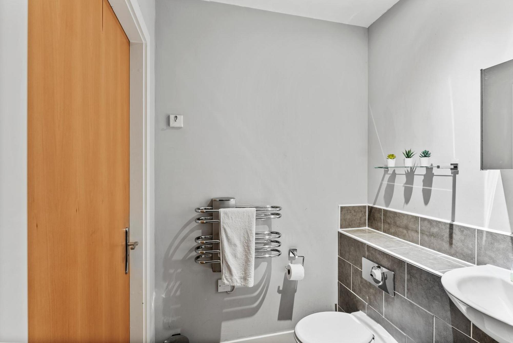 30 Percent Off! Lovely Yorkshire Duplex - Sleeps 6 - Netflix Dewsbury Exterior foto